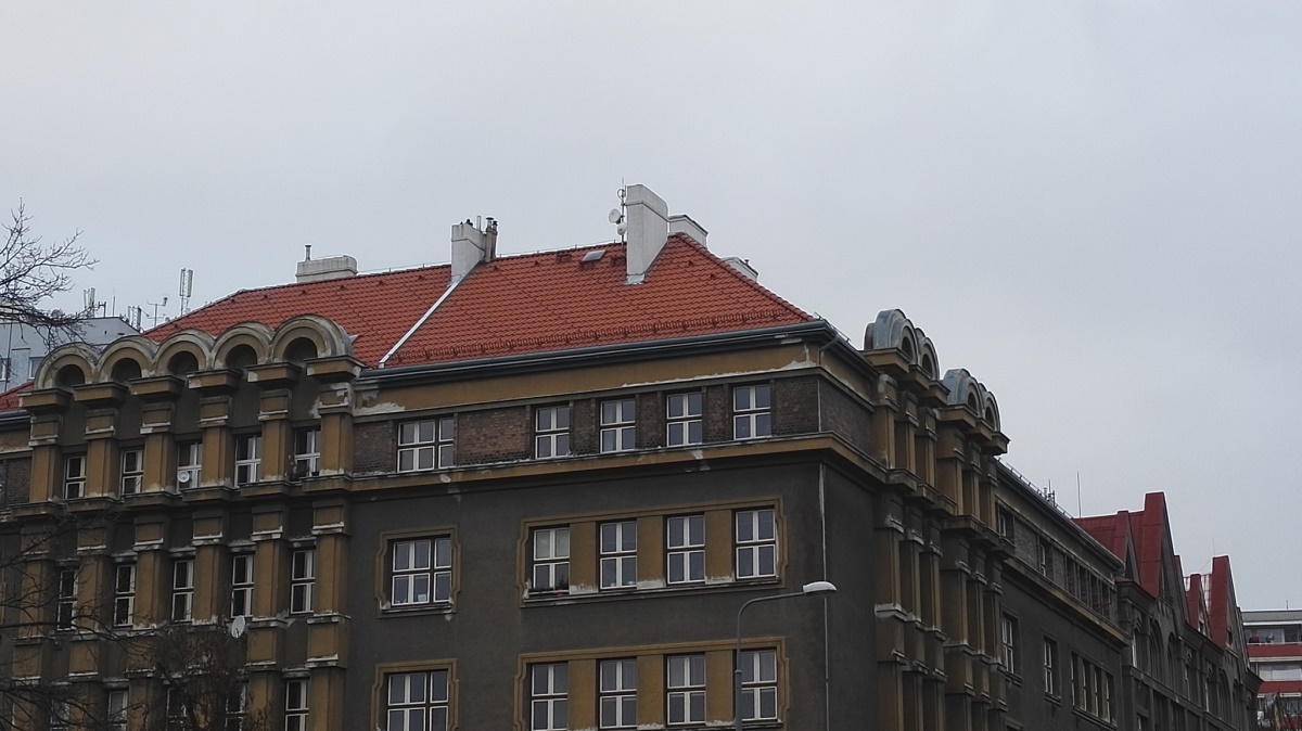 Rekonstukce střechy bytového domu - Pardubice